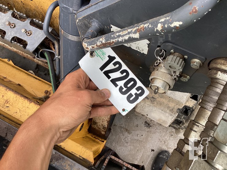 2020-deere-331g-image-21