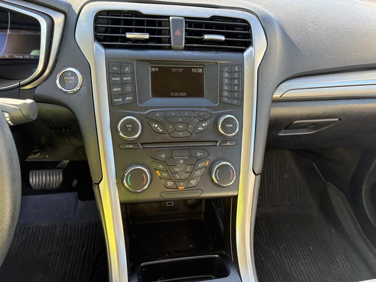 2017-ford-fusion-sedan-image-12