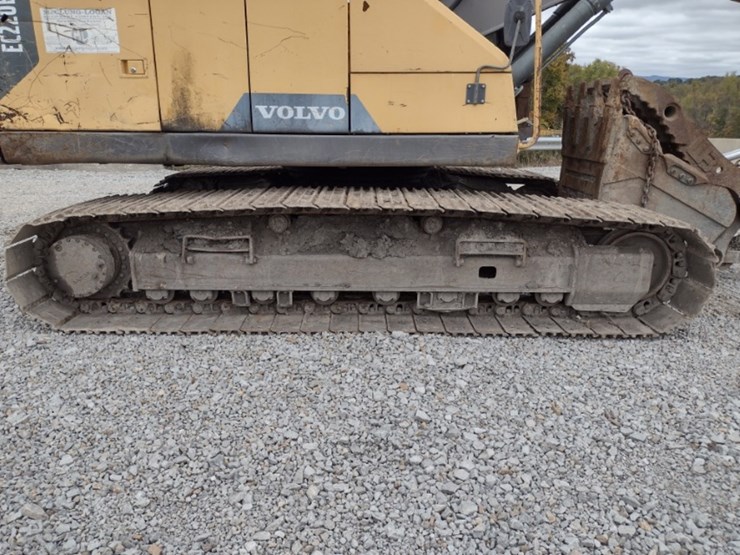 volvo-ec220e-lr-image-25