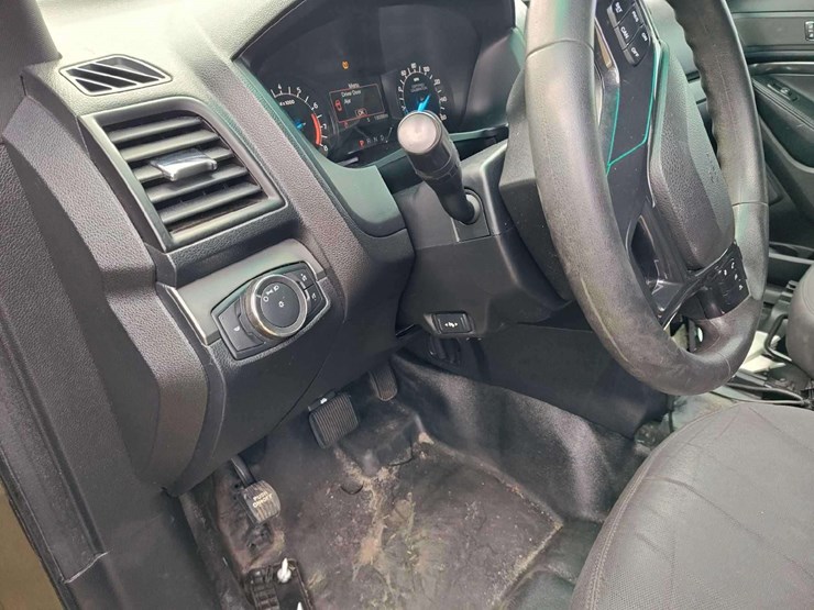 2017-ford-explorer-image-19