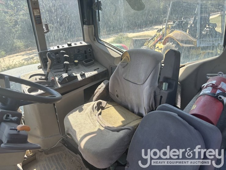 2005-john-deere-7320-image-7