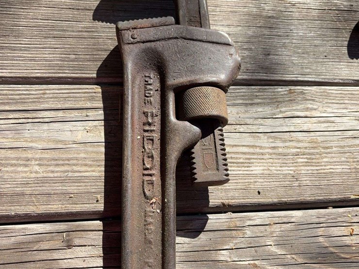 36''-rigid-pipe-wrench-image-2