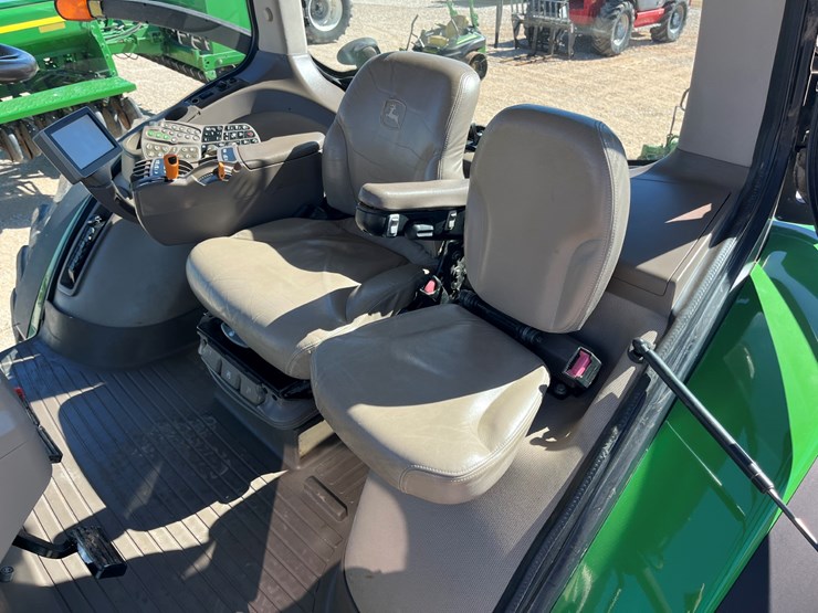 2012-john-deere-8335r-image-16