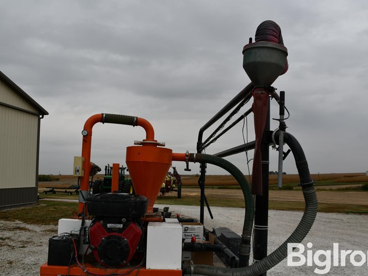 2011-corn-pro-3-box-seed-tender-on-t/a-tilt-deck-utility-trailer-image-12