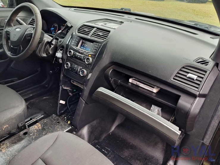 2018-ford-explorer-image-19