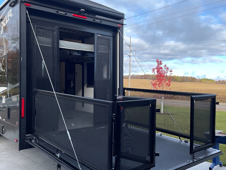 #4502-•-2025-forest-river-xlr-nitro-lux-toy-hauler-(wi-title)-image-30