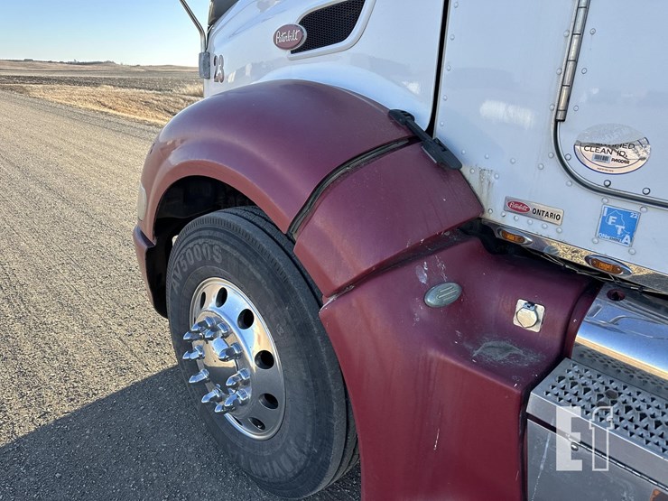 2014-peterbilt-386-image-16