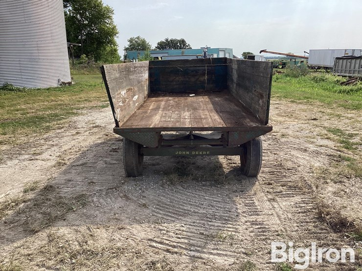 challenger-hoist-wagon-w/john-deere-running-gear-image-6