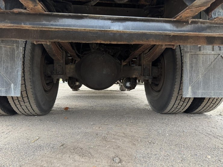 2003-peterbilt-330-image-44