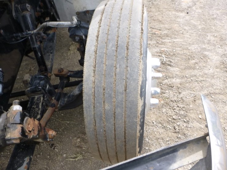 peterbilt-330-image-21