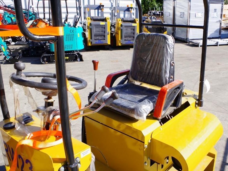 2025-agt-industrial-wheel-loader,-rato-gasoline-engine,-23hp,-39"-bucket,-articulating-steer...-image-3