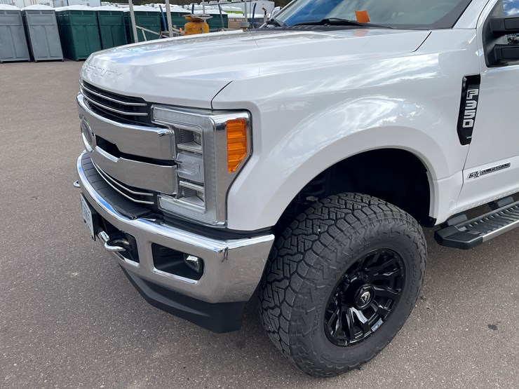 2019-ford-f350-xlt-lariat-image-12