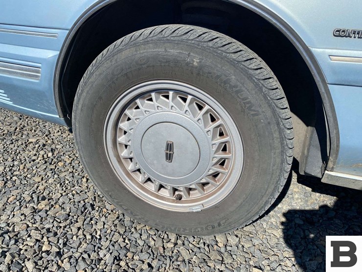 1991-lincoln-continental-sedan-image-10