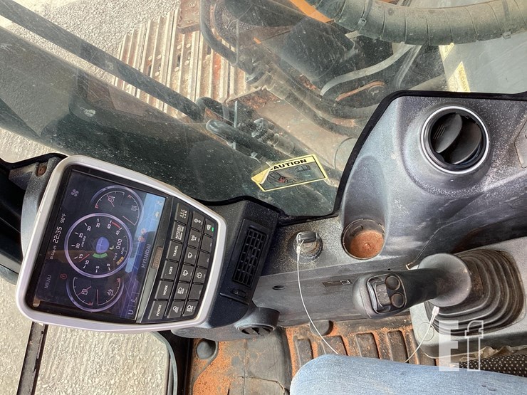 2021-hyundai-hx220l-image-17