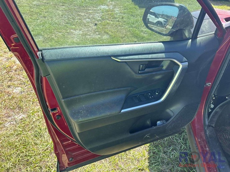 2019-toyota-rav4-image-12