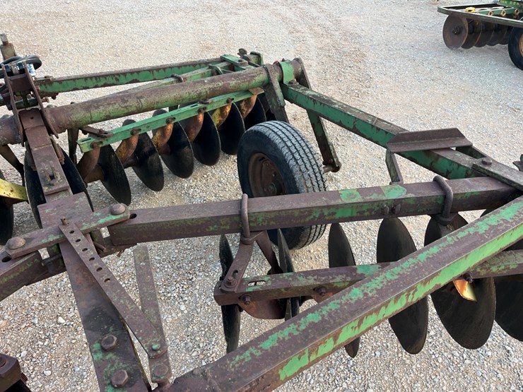 john-deere-bw-image-9