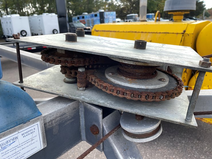 #4517-•-shore-master-aluminum-pontoon-lift-image-15