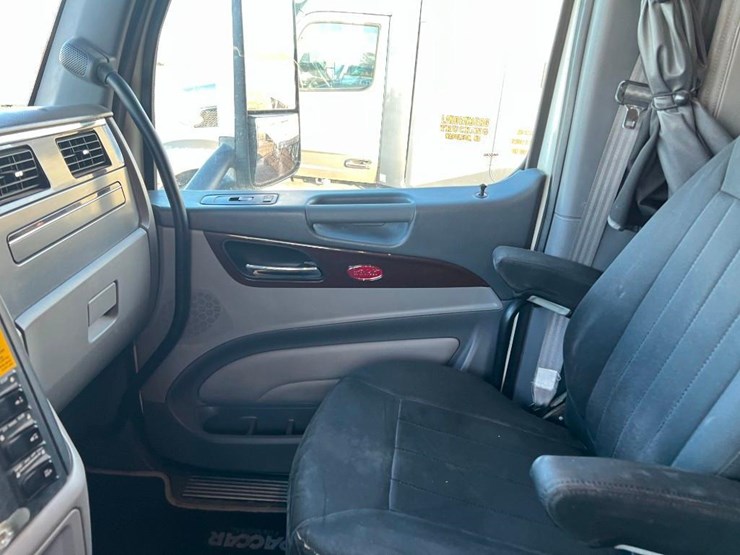 2015-peterbilt-579-image-18