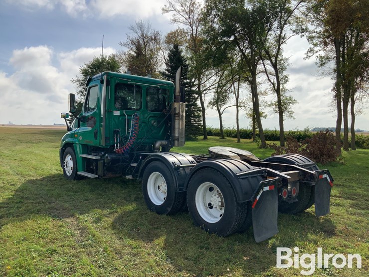 2016-freightliner-cascadia-125-image-7