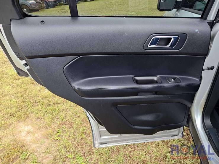 2016-ford-explorer-image-31