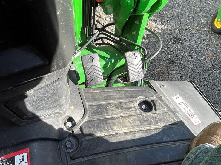 2024-john-deere-1025r-image-39