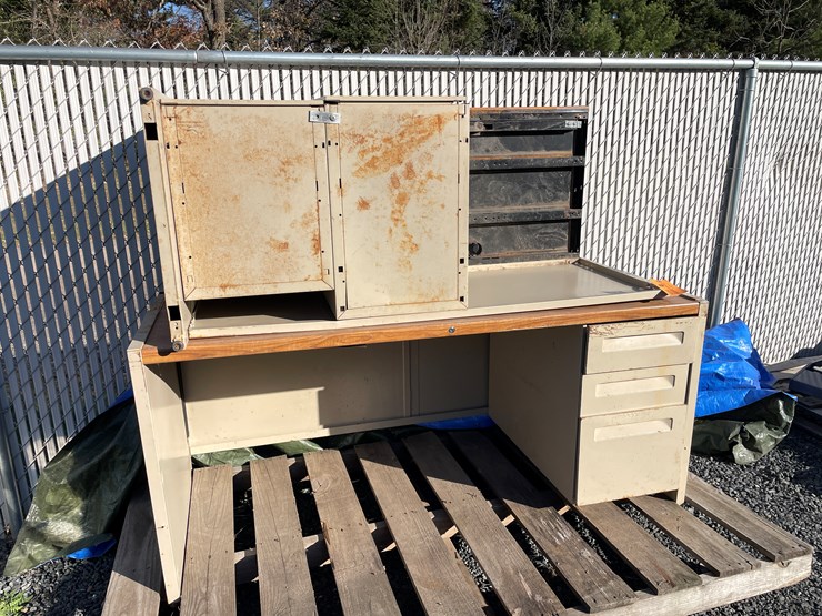 #5684-•-(2)-metal-desks-with-wood-tops-image-2