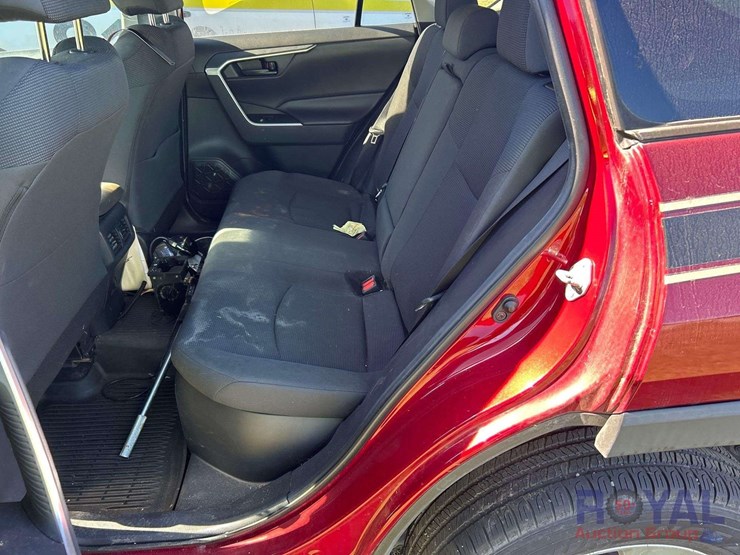 2019-toyota-rav4-image-17