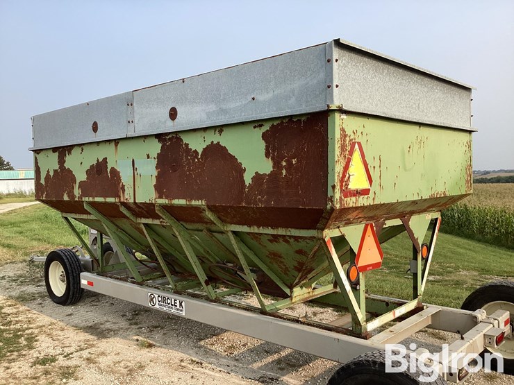 parker-gravity-flow-wagon-on-circle-k-running-gear-image-15