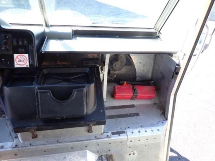 2008-freightliner-mt55-image-25