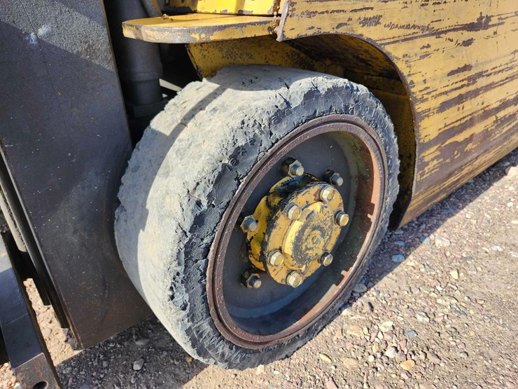 caterpillar-30-warehouse-forklift-image-17