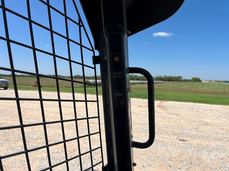 2014-new-holland-l225-image-14