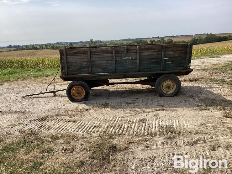 challenger-hoist-wagon-w/john-deere-running-gear-image-8
