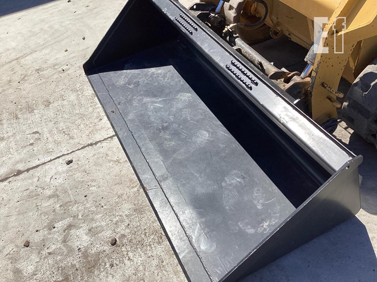 2020-caterpillar-259d3-image-9