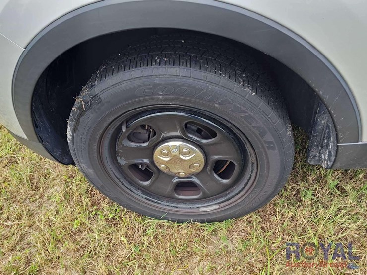 2016-ford-explorer-image-32