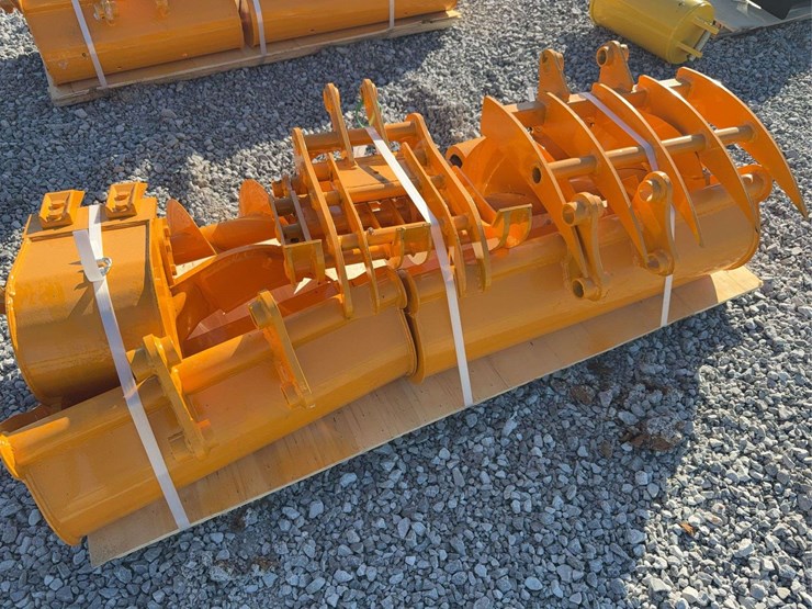 qty-(8)-cat-301-excavator-attachments-image-1