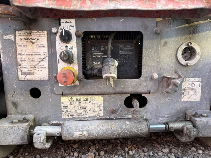 2013-skyjack-sjiii3219-image-6