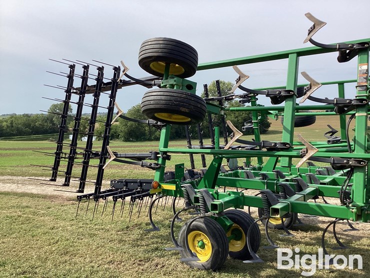 2010-john-deere-2210-image-17