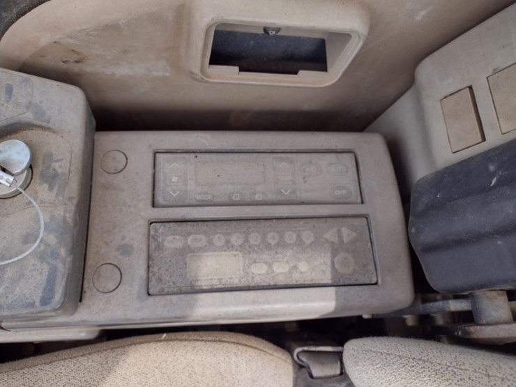 deere-225d-lc-image-10