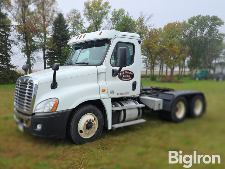 2016-freightliner-cascadia-125-image-1