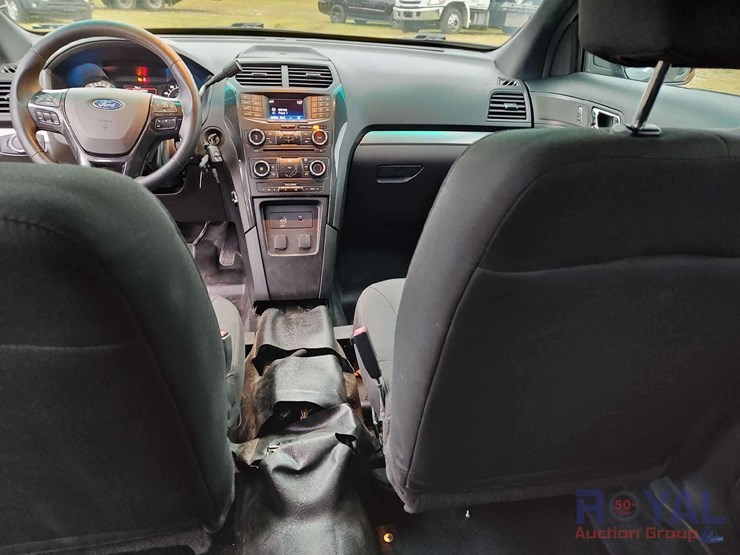 2016-ford-explorer-image-25