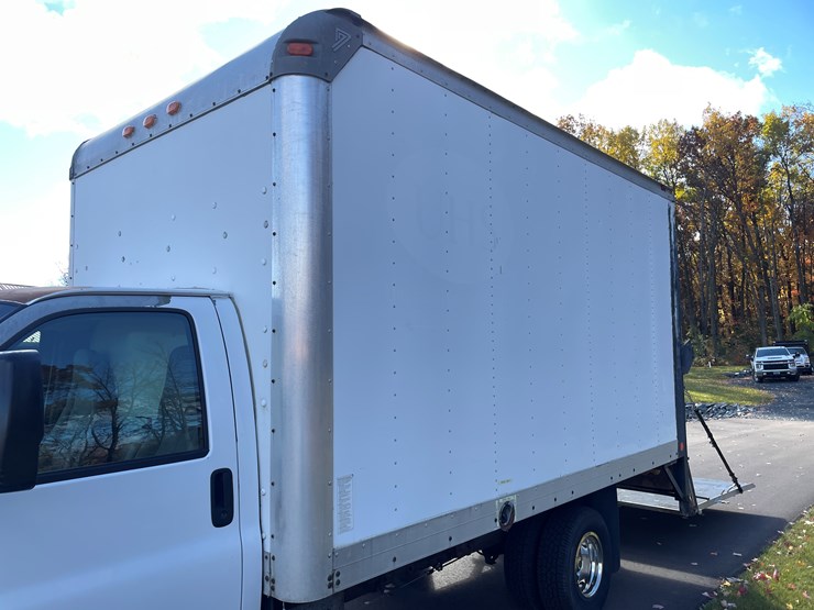 2007-chevrolet-g3500-image-26