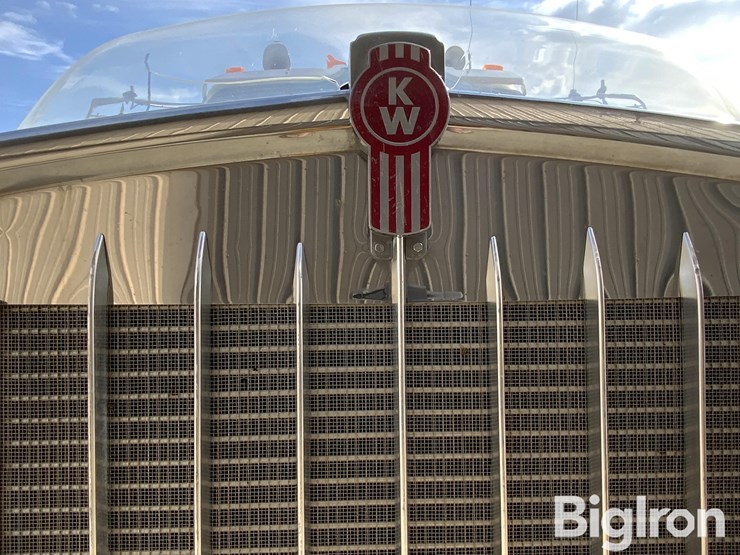 2005-kenworth-w900-image-10