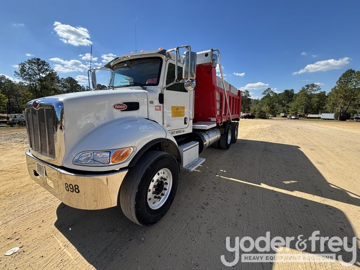 2020-peterbilt-348-image-1