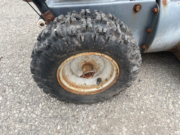 #14029-•-(2)-yard-machines-snow-blowers-(o4)-image-15