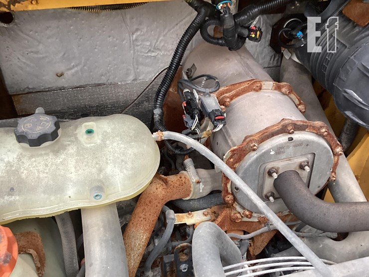 2019-deere-318g-image-12