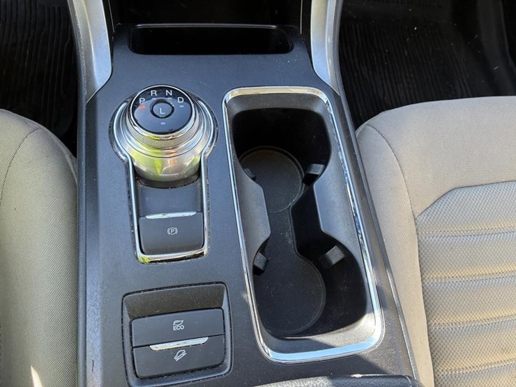 2017-ford-fusion-sedan-image-13