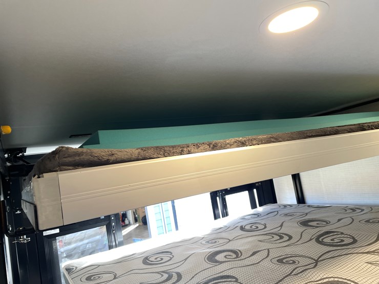 #4502-•-2025-forest-river-xlr-nitro-lux-toy-hauler-(wi-title)-image-42