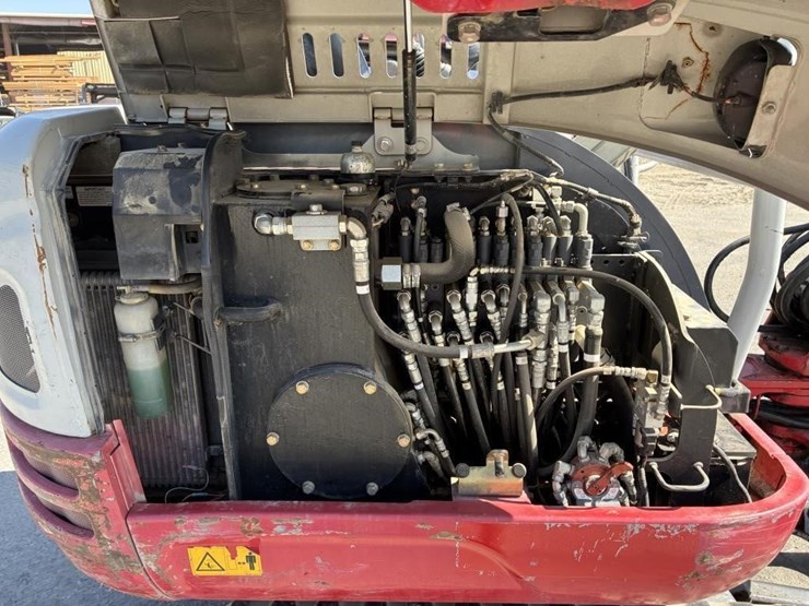 2016-takeuchi-tb230-image-16