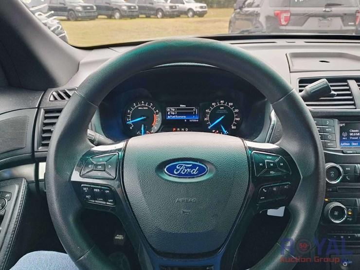 2016-ford-explorer-image-36