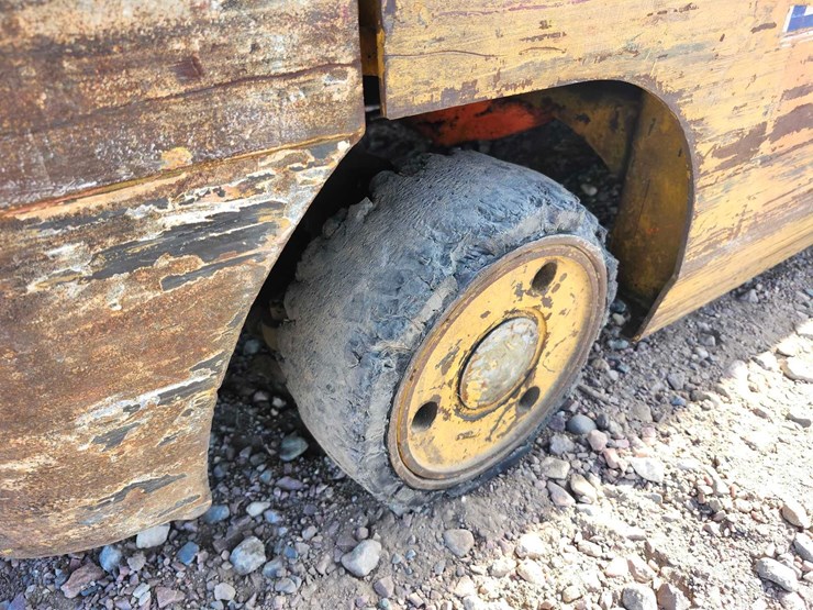 caterpillar-30-warehouse-forklift-image-16